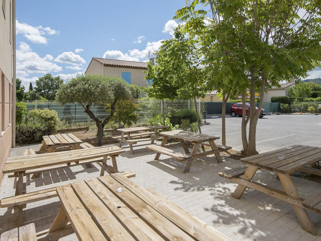 B&B Hotel Brignoles Bagian luar foto