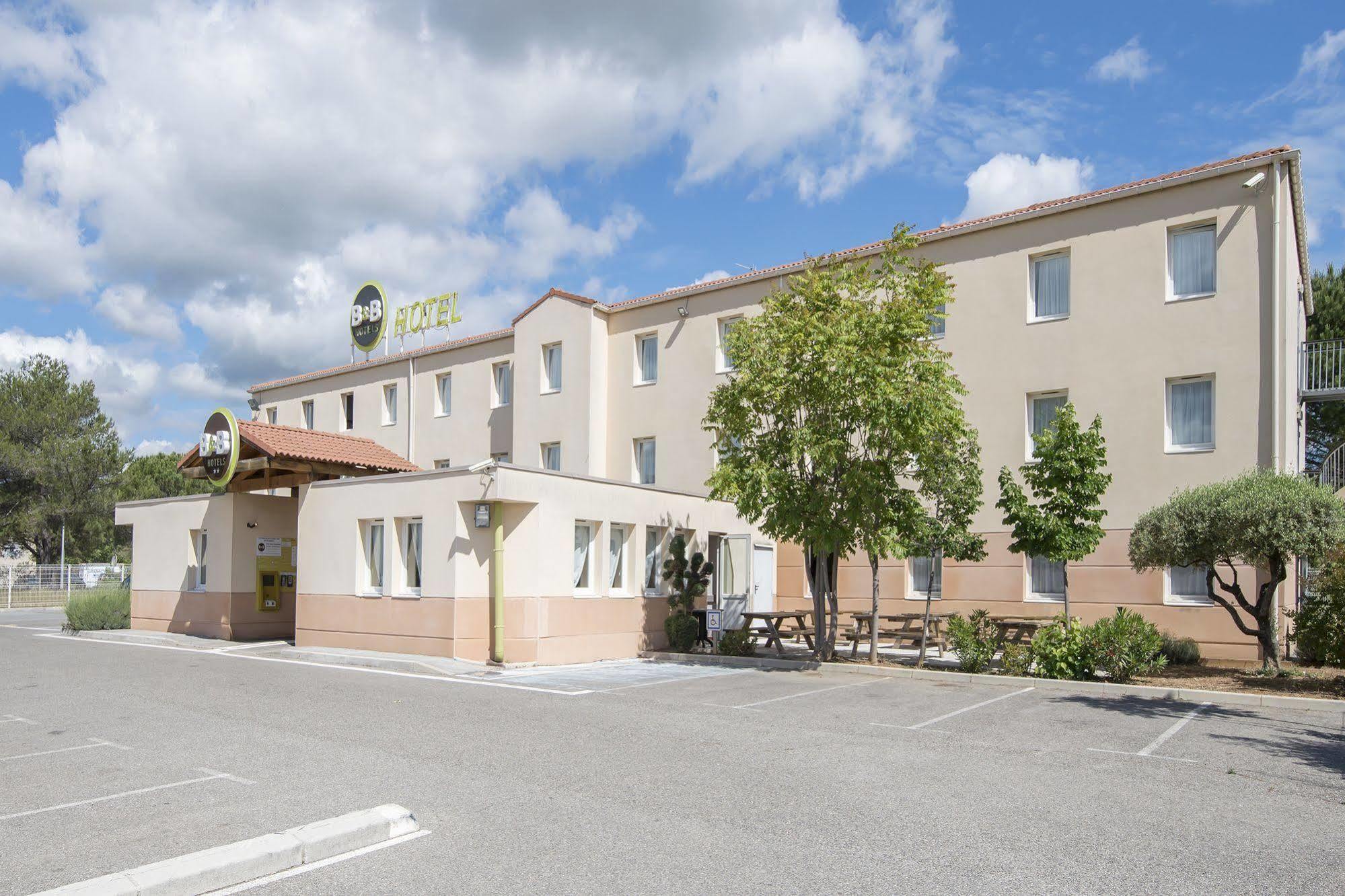 B&B Hotel Brignoles Bagian luar foto